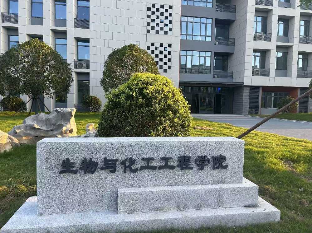 鄞州区扬州职业大学体育场高杆灯项目